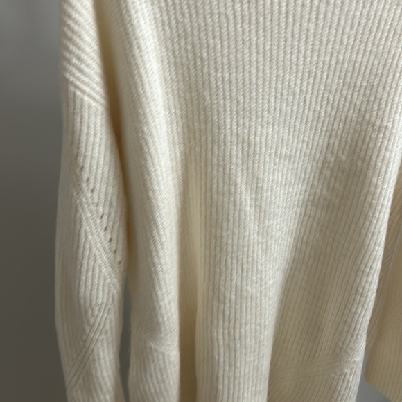 Old Navy Cream Sweater, Women's XL - Picture 4 of 14